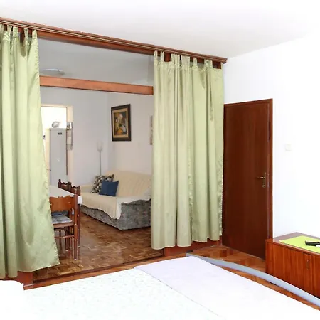 Seaside Apartment *