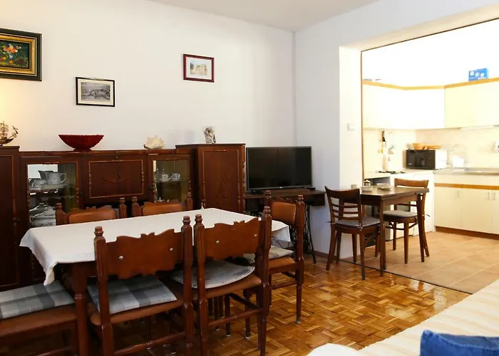 Seaside Apartment Tisno
